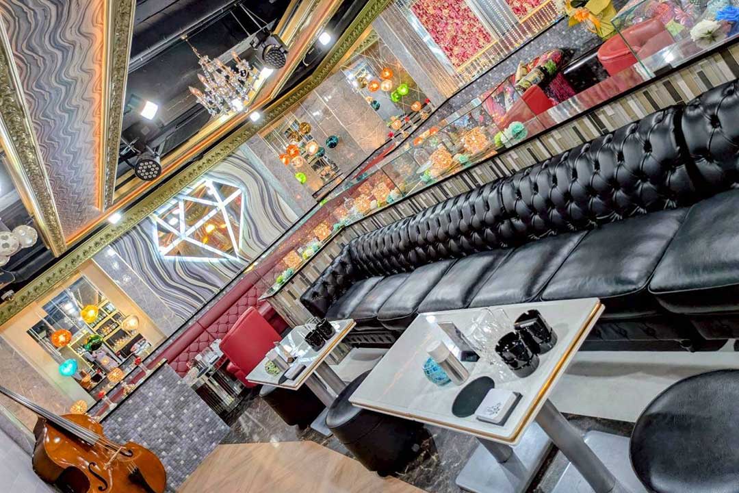 SHOW BAR フィオーレ 音楽ラウンジのマネージャー候補〔能力手当有／経験不問〕