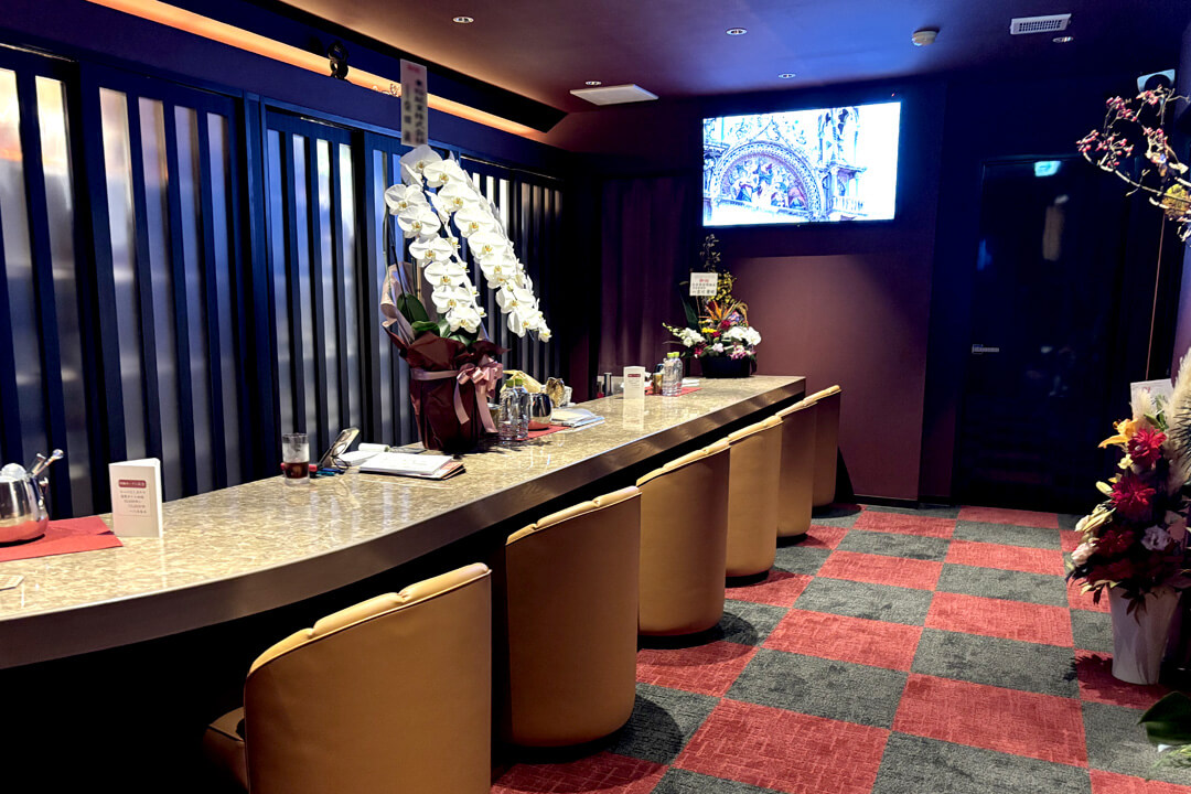 太陽〔ひなた〕 ボーイ・ガール〔 完全日払い制／スナック／昇給あり〕