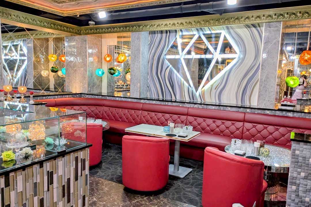 SHOW BAR フィオーレ 音楽ラウンジの演奏者・ダンサー兼フロアスタッフ〔即昇給有／社会保険完備〕