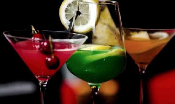 ガールズバーバイトのお仕事内容